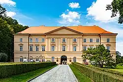 východní průčelí zámku