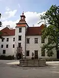 Zámek v Třeboni, pohled z nádvoří.JPG