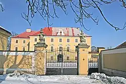 Zámek ve Zdechovicích