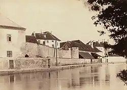 Zátkovo nábřeží, Klínovitá bašta, Kruhová bašta