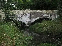 Závišín, bývalý silniční most přes Závišínský potok.jpg