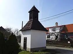 Závist - zvonička 02.jpg