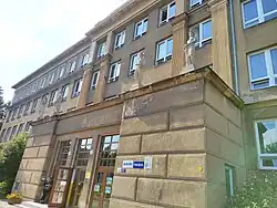 Průčelí budovy ZŠ Porubská