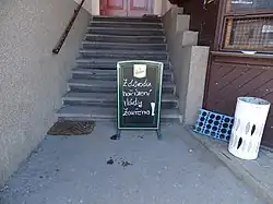 Od 14. března byl zaveden zákaz pobytu v restauračních zařízeních