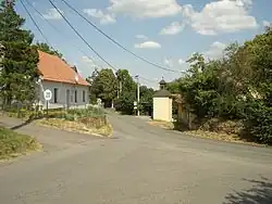 Centrální část vsi s kaplí