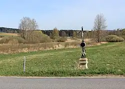 Křížek u hlavní silnice