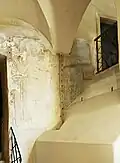 Zachovaný pilíř schodiště u fresky sv. Kryštofa (Holclinův dům)