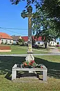 Kříž na návsi