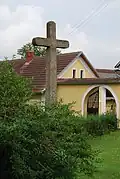 Kříž ve vesnici