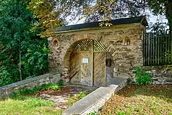 Zahrádka brána usedlosti čp. 9 červenec 2022.jpg