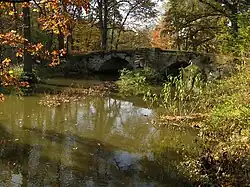 Zahrádky, kamenný mostek přes Bobří potok.jpg