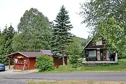 Veřejné tábořiště na levém břehu Teplé Vltavy poblíž bývalé osady Zahrádky.