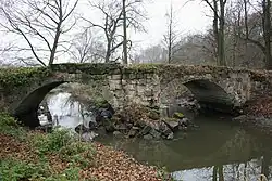 Kamenný mostek přes Bobří potok u bývalé zahrádecké bažantnice