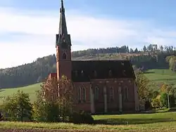 Kostel sv. J. Nepomuckého, dominanta obce