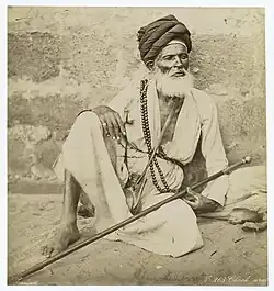 Arab, vlevo dole je značka fotografů