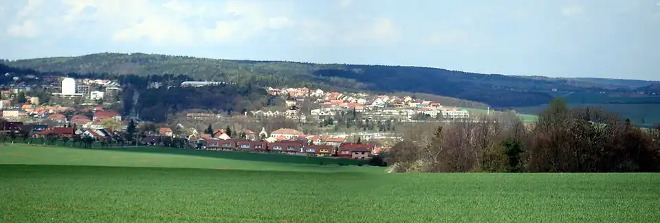 Pohled na obec ze silnice do Babic u Rosic