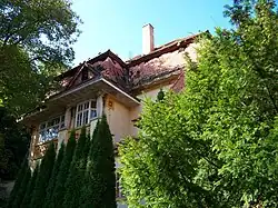 Storchova vila, ozdobné jihovýchodní průčelí směrem k náměstí