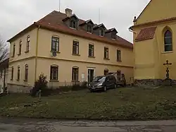 Zbraslavice, bývalá škola.jpg