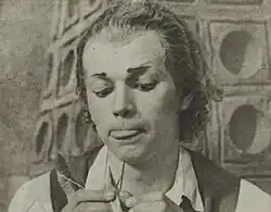 Zdeněk Kampf v úloze Adama v Krpatově veselohře „Mistr ostrého meče“ (1947)