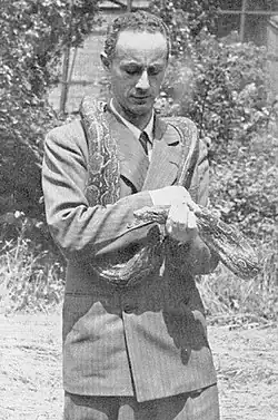 Z.Vogel před svým domem (1947)