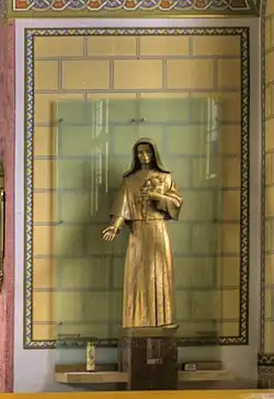 Socha v nadživotní velikosti