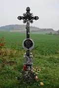 Kříž u odbočky na Třtí