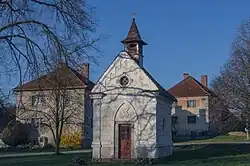 Novogotická zvonička na želčanské návsi