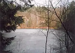 Zelené jezírko - zamrzlé v březnu 2002