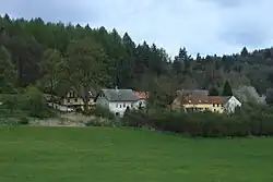 Domy v severní části obce