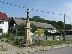 Kříž na návsi