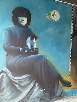 Nástěnná malba Zofie Nasierowské před vchodem do Městské knihovny v Ełku