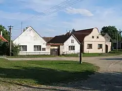 Východní strana návsi