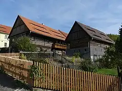 Poloroubený špýchar z Ostrého v zubrnickém skanzenu