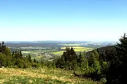 Pohled ze Zvičiny na Královédvorskou kotlinu