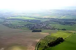 Zvolský vrch s převáděčem, v pozadí Zvole