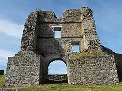 Vstupní brána horního Pustého hradu