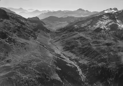 Splügenpass. Historický letecký snímek Wernera Friedliho (1954)